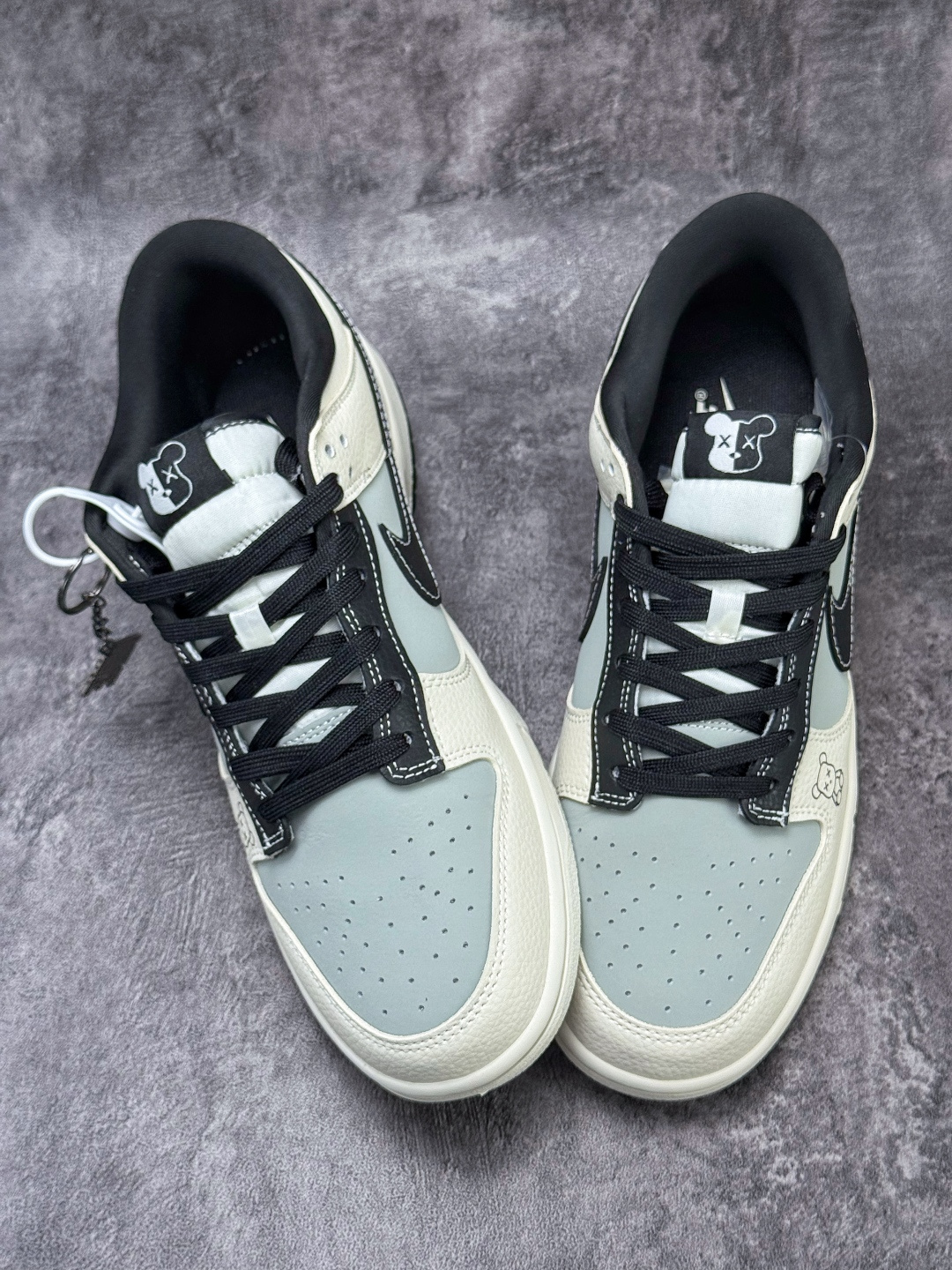 Nike SB Dunk Low 暴力熊 白灰黑 TX1688-017-Top High Quatity Cheap Sneakers Fashion Clothing Clothes Bags handbags Shoes of all Brand wholesale With The best Quality And Beautiful Price from China Factory Chinese suppliers wholesaler seller Nike SB Dunk Low 暴力熊 白灰黑 TX1688-017