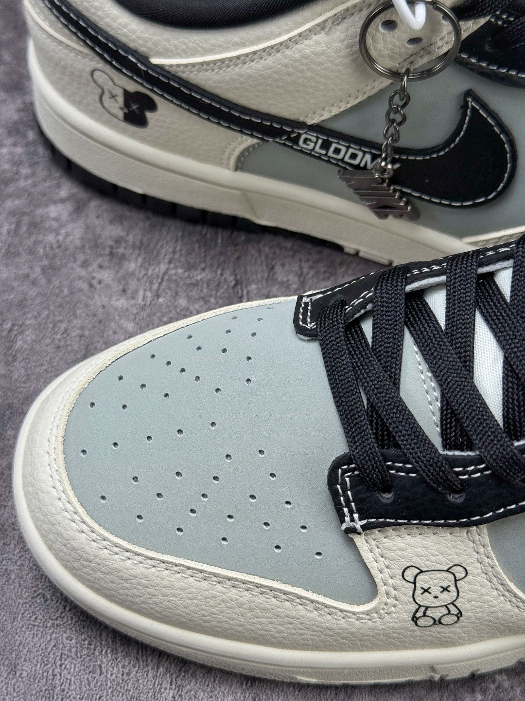 Nike SB Dunk Low 暴力熊 白灰黑 TX1688-017-Top High Quatity Cheap Sneakers Fashion Clothing Clothes Bags handbags Shoes of all Brand wholesale With The best Quality And Beautiful Price from China Factory Chinese suppliers wholesaler seller Nike SB Dunk Low 暴力熊 白灰黑 TX1688-017