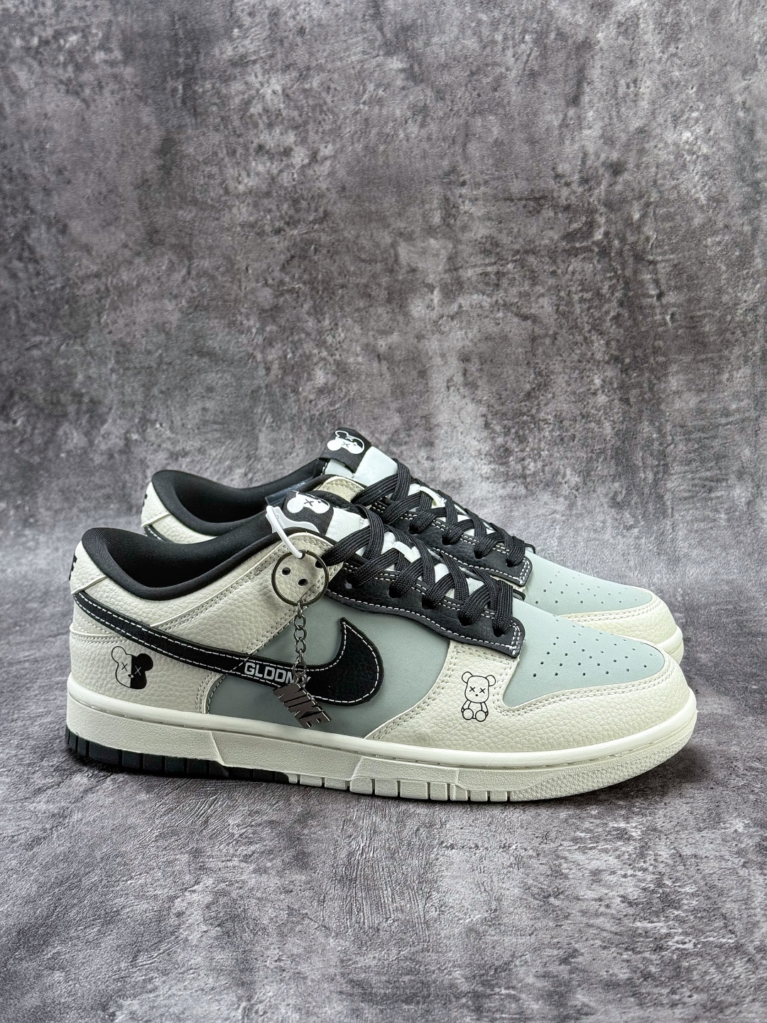 Nike SB Dunk Low 暴力熊 白灰黑 TX1688-017-Top High Quatity Cheap Sneakers Fashion Clothing Clothes Bags handbags Shoes of all Brand wholesale With The best Quality And Beautiful Price from China Factory Chinese suppliers wholesaler seller Nike SB Dunk Low 暴力熊 白灰黑 TX1688-017