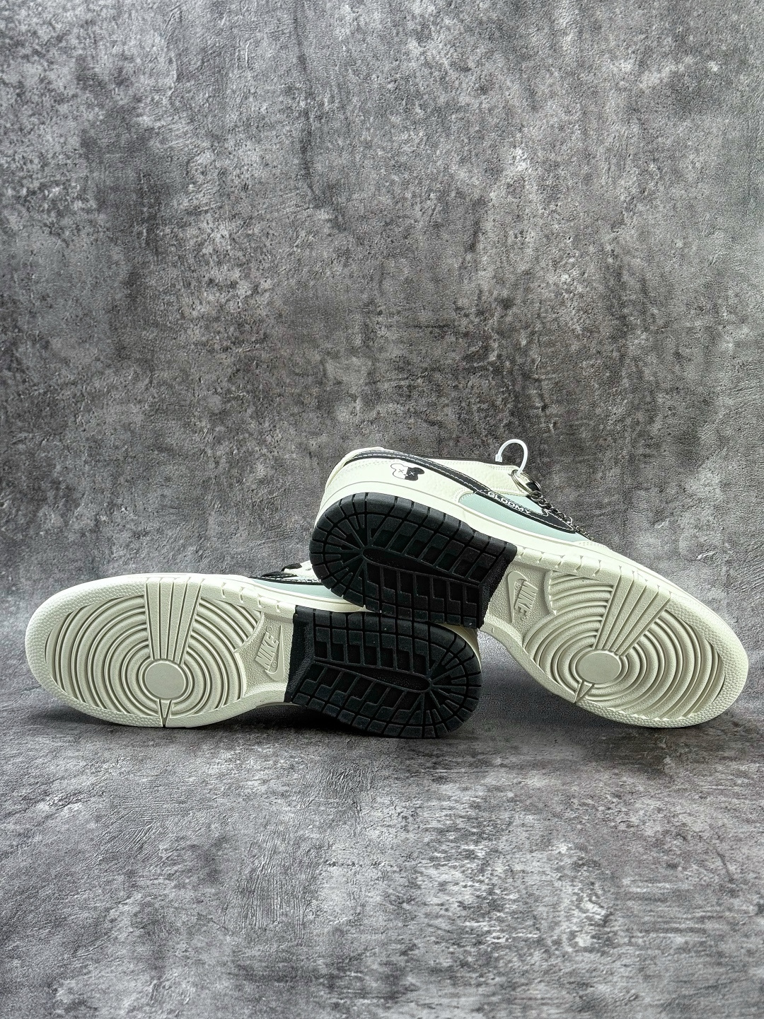 Nike SB Dunk Low 暴力熊 白灰黑 TX1688-017-Top High Quatity Cheap Sneakers Fashion Clothing Clothes Bags handbags Shoes of all Brand wholesale With The best Quality And Beautiful Price from China Factory Chinese suppliers wholesaler seller Nike SB Dunk Low 暴力熊 白灰黑 TX1688-017