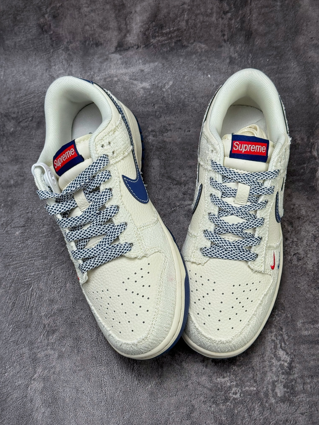 Nike SB Dunk Low x Superme 白蓝双勾双小勾满天星 JP1628-034-Top High Quatity Cheap Sneakers Fashion Clothing Clothes Bags handbags Shoes of all Brand wholesale With The best Quality And Beautiful Price from China Factory Chinese suppliers wholesaler seller Nike SB Dunk Low x Superme 白蓝双勾双小勾满天星 JP1628-034