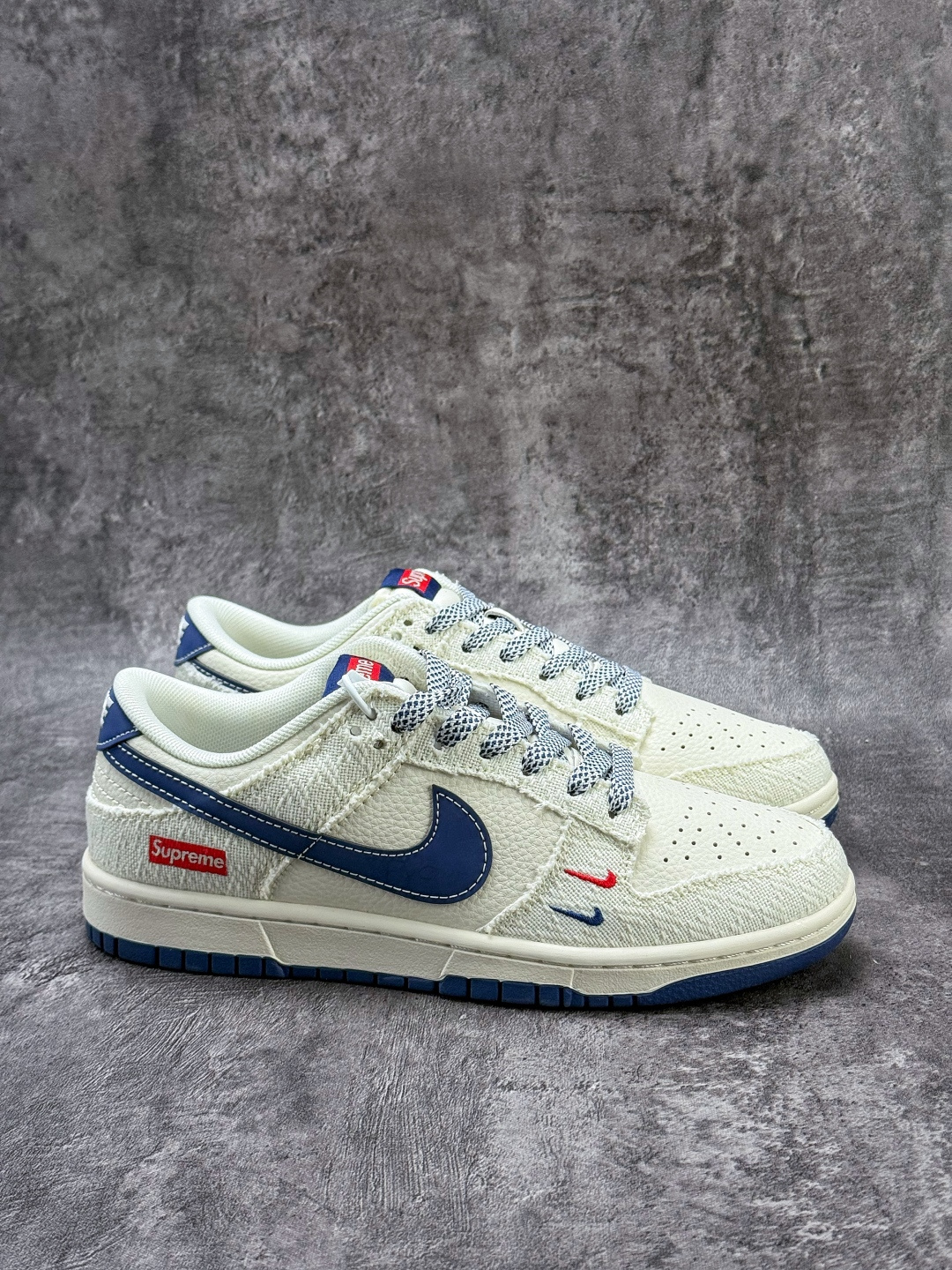 Nike SB Dunk Low x Superme 白蓝双勾双小勾满天星 JP1628-034-Top High Quatity Cheap Sneakers Fashion Clothing Clothes Bags handbags Shoes of all Brand wholesale With The best Quality And Beautiful Price from China Factory Chinese suppliers wholesaler seller Nike SB Dunk Low x Superme 白蓝双勾双小勾满天星 JP1628-034