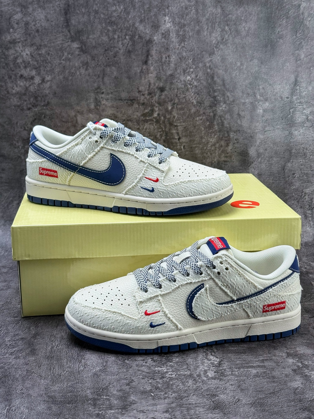 Nike SB Dunk Low x Superme 白蓝双勾双小勾满天星 JP1628-034-Top High Quatity Cheap Sneakers Fashion Clothing Clothes Bags handbags Shoes of all Brand wholesale With The best Quality And Beautiful Price from China Factory Chinese suppliers wholesaler seller Nike SB Dunk Low x Superme 白蓝双勾双小勾满天星 JP1628-034