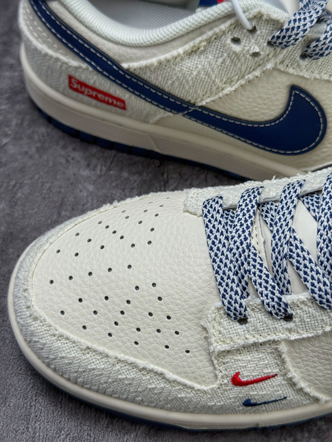 Nike SB Dunk Low x Superme 白蓝双勾双小勾满天星 JP1628-034-Top High Quatity Cheap Sneakers Fashion Clothing Clothes Bags handbags Shoes of all Brand wholesale With The best Quality And Beautiful Price from China Factory Chinese suppliers wholesaler seller Nike SB Dunk Low x Superme 白蓝双勾双小勾满天星 JP1628-034