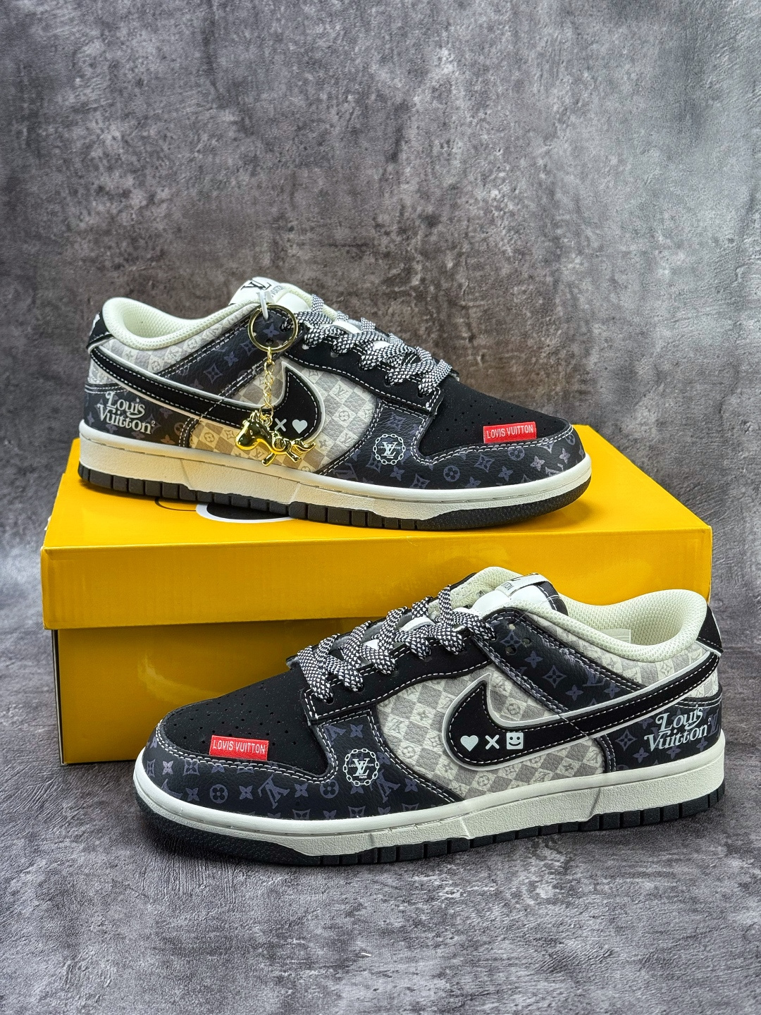 Nike SB Dunk Low x Louis Vuitton 黑灰白满天星 DN3168-034-Top High Quatity Cheap Sneakers Fashion Clothing Clothes Bags handbags Shoes of all Brand wholesale With The best Quality And Beautiful Price from China Factory Chinese suppliers wholesaler seller Nike SB Dunk Low x Louis Vuitton 黑灰白满天星 DN3168-034
