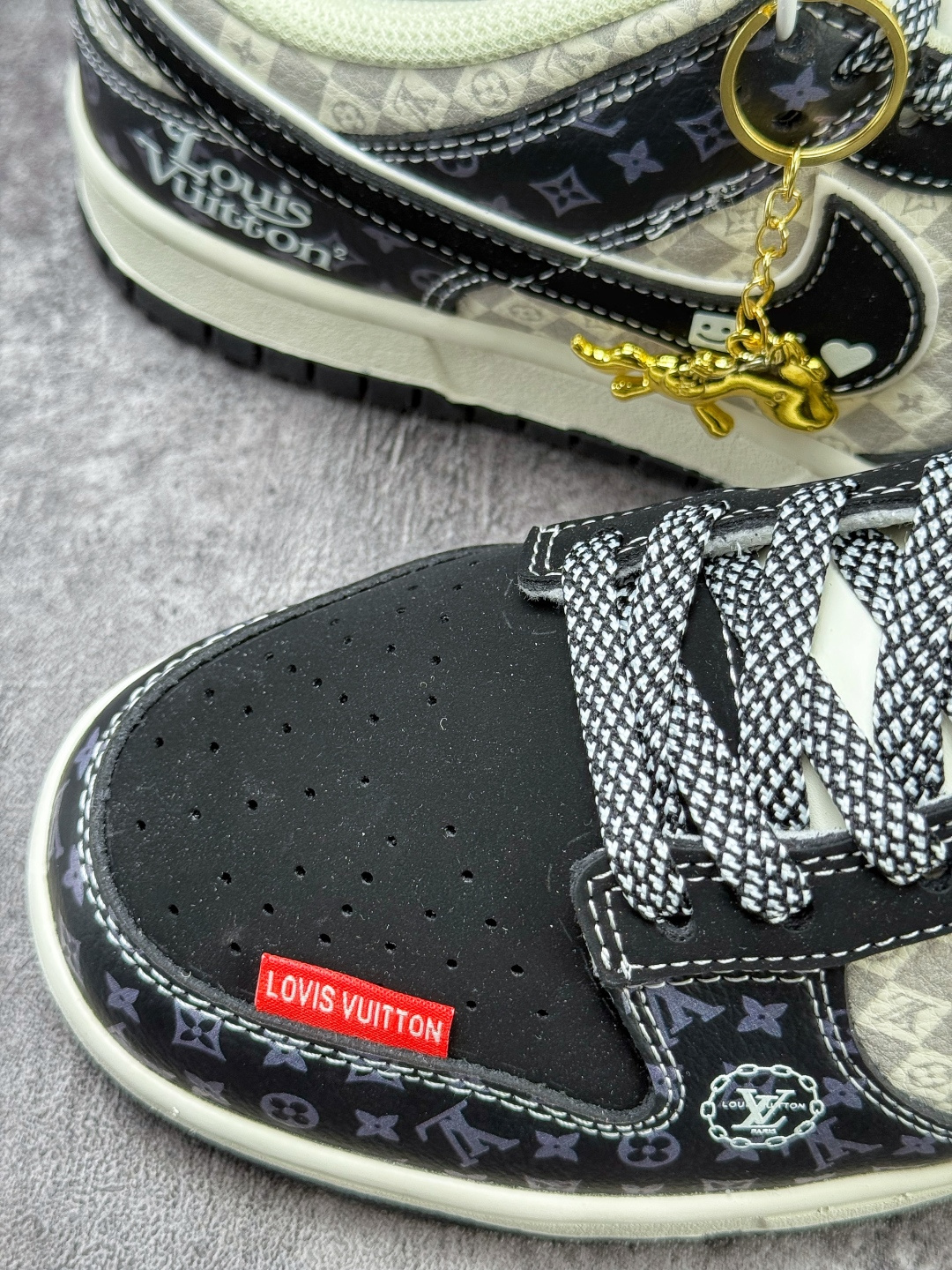 Nike SB Dunk Low x Louis Vuitton 黑灰白满天星 DN3168-034-Top High Quatity Cheap Sneakers Fashion Clothing Clothes Bags handbags Shoes of all Brand wholesale With The best Quality And Beautiful Price from China Factory Chinese suppliers wholesaler seller Nike SB Dunk Low x Louis Vuitton 黑灰白满天星 DN3168-034