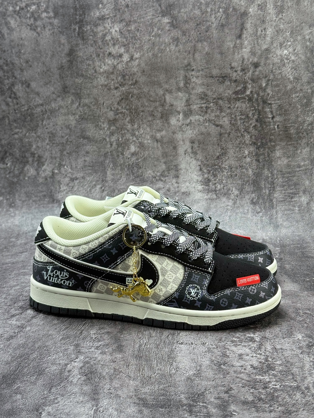 Nike SB Dunk Low x Louis Vuitton 黑灰白满天星 DN3168-034-Top High Quatity Cheap Sneakers Fashion Clothing Clothes Bags handbags Shoes of all Brand wholesale With The best Quality And Beautiful Price from China Factory Chinese suppliers wholesaler seller Nike SB Dunk Low x Louis Vuitton 黑灰白满天星 DN3168-034