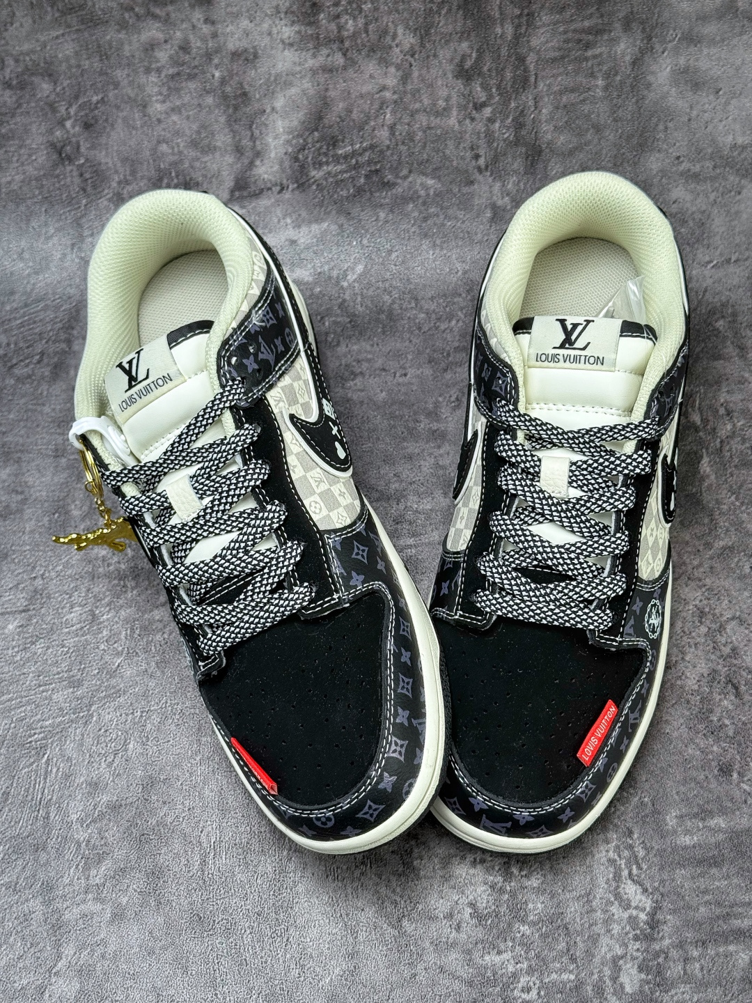 Nike SB Dunk Low x Louis Vuitton 黑灰白满天星 DN3168-034-Top High Quatity Cheap Sneakers Fashion Clothing Clothes Bags handbags Shoes of all Brand wholesale With The best Quality And Beautiful Price from China Factory Chinese suppliers wholesaler seller Nike SB Dunk Low x Louis Vuitton 黑灰白满天星 DN3168-034