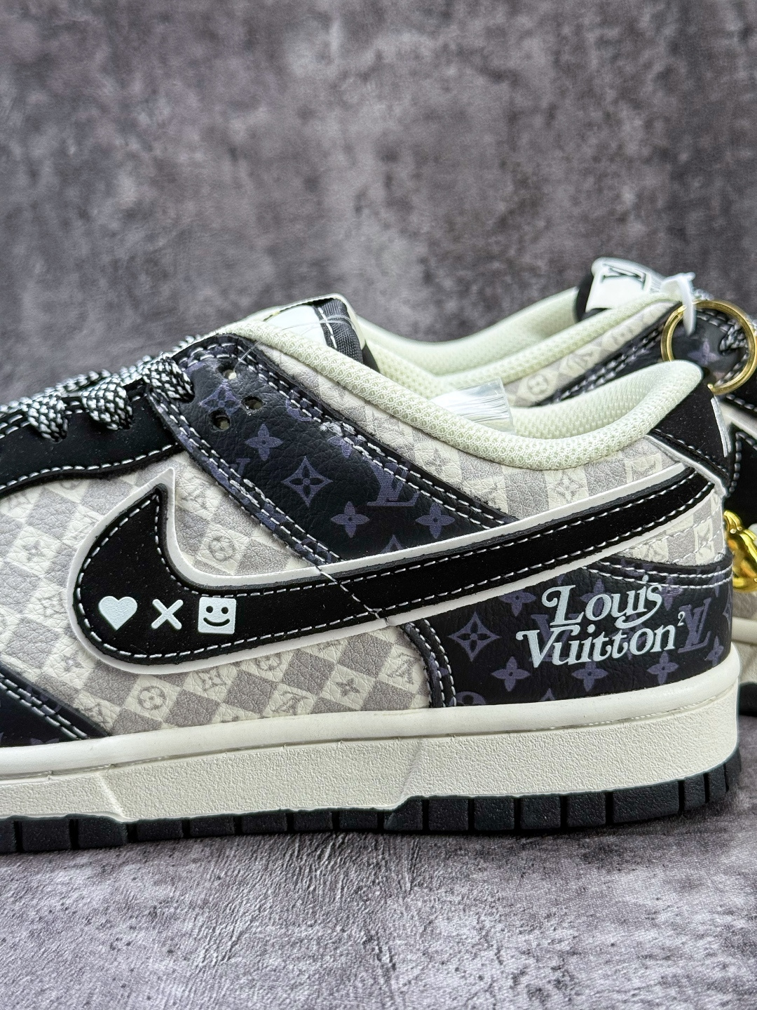 Nike SB Dunk Low x Louis Vuitton 黑灰白满天星 DN3168-034-Top High Quatity Cheap Sneakers Fashion Clothing Clothes Bags handbags Shoes of all Brand wholesale With The best Quality And Beautiful Price from China Factory Chinese suppliers wholesaler seller Nike SB Dunk Low x Louis Vuitton 黑灰白满天星 DN3168-034