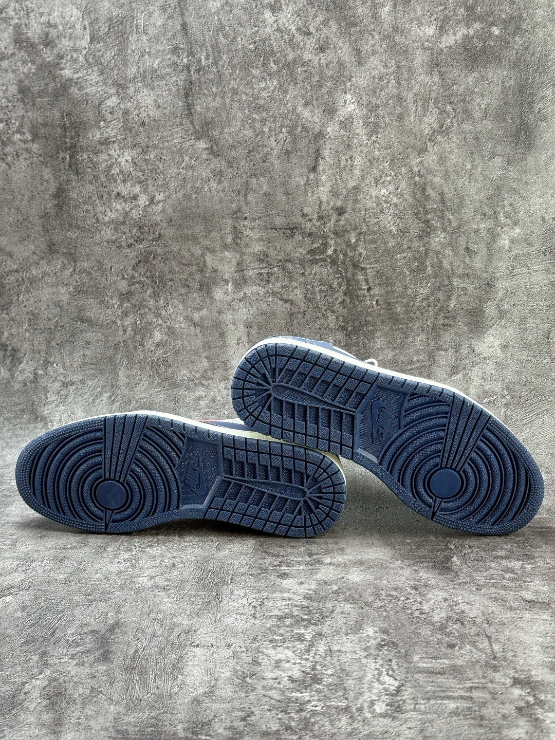 Travis Scott x Nike Air Jordan 1 Low x ALO Air Jordan 1 Low 反转蓝白小勾满天星倒钩 纯原版本 DZ2688-012-Top High Quatity Cheap Sneakers Fashion Clothing Clothes Bags handbags Shoes of all Brand wholesale With The best Quality And Beautiful Price from China Factory Chinese suppliers wholesaler seller Travis Scott x Nike Air Jordan 1 Low x ALO Air Jordan 1 Low 反转蓝白小勾满天星倒钩 纯原版本 DZ2688-012