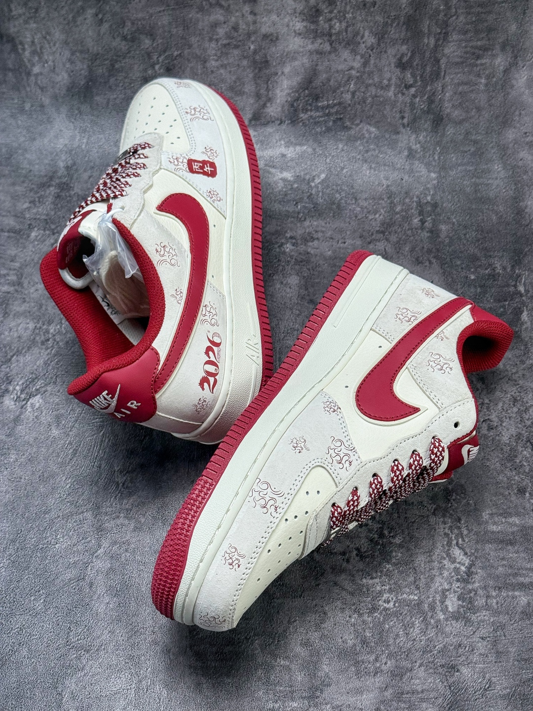 Nike Air Force 1 Low 07 马年限定 灰白红满天星 KG6699-F17-Top High Quatity Cheap Sneakers Fashion Clothing Clothes Bags handbags Shoes of all Brand wholesale With The best Quality And Beautiful Price from China Factory Chinese suppliers wholesaler seller Nike Air Force 1 Low 07 马年限定 灰白红满天星 KG6699-F17