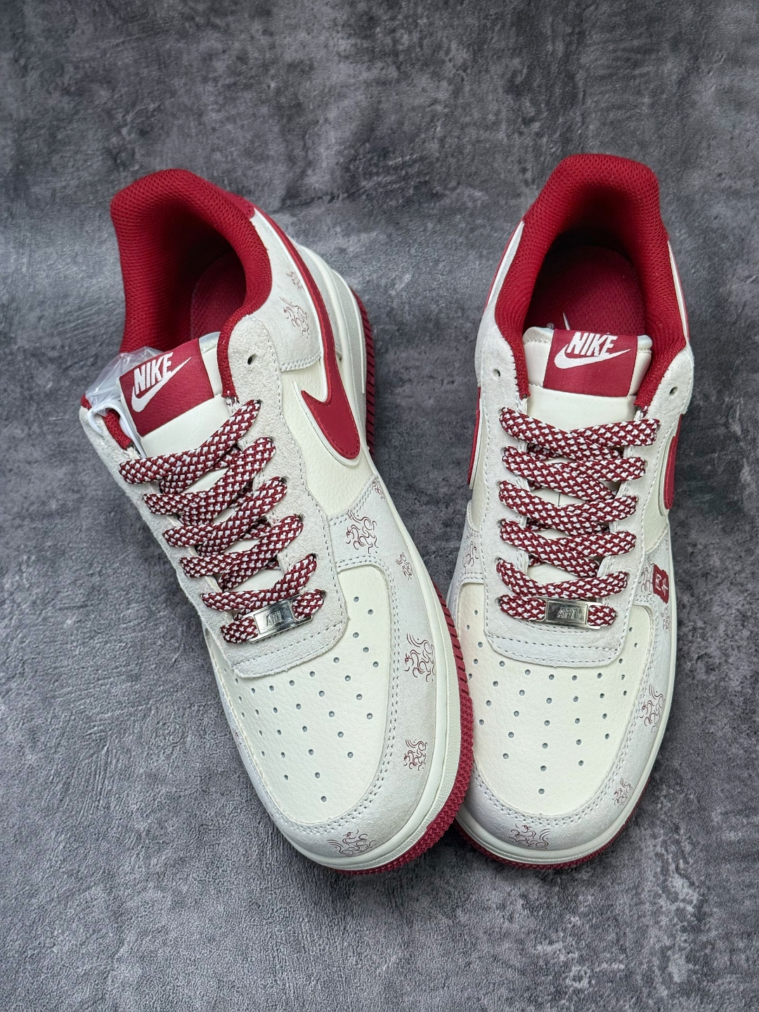 Nike Air Force 1 Low 07 马年限定 灰白红满天星 KG6699-F17-Top High Quatity Cheap Sneakers Fashion Clothing Clothes Bags handbags Shoes of all Brand wholesale With The best Quality And Beautiful Price from China Factory Chinese suppliers wholesaler seller Nike Air Force 1 Low 07 马年限定 灰白红满天星 KG6699-F17
