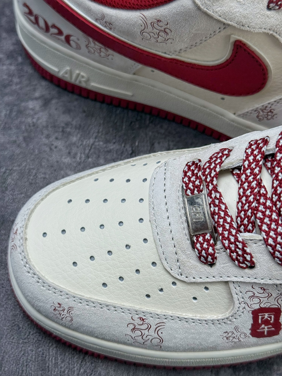 Nike Air Force 1 Low 07 马年限定 灰白红满天星 KG6699-F17-Top High Quatity Cheap Sneakers Fashion Clothing Clothes Bags handbags Shoes of all Brand wholesale With The best Quality And Beautiful Price from China Factory Chinese suppliers wholesaler seller Nike Air Force 1 Low 07 马年限定 灰白红满天星 KG6699-F17