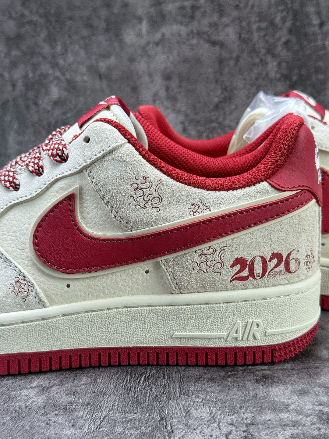 Nike Air Force 1 Low 07 马年限定 灰白红满天星 KG6699-F17-Top High Quatity Cheap Sneakers Fashion Clothing Clothes Bags handbags Shoes of all Brand wholesale With The best Quality And Beautiful Price from China Factory Chinese suppliers wholesaler seller Nike Air Force 1 Low 07 马年限定 灰白红满天星 KG6699-F17