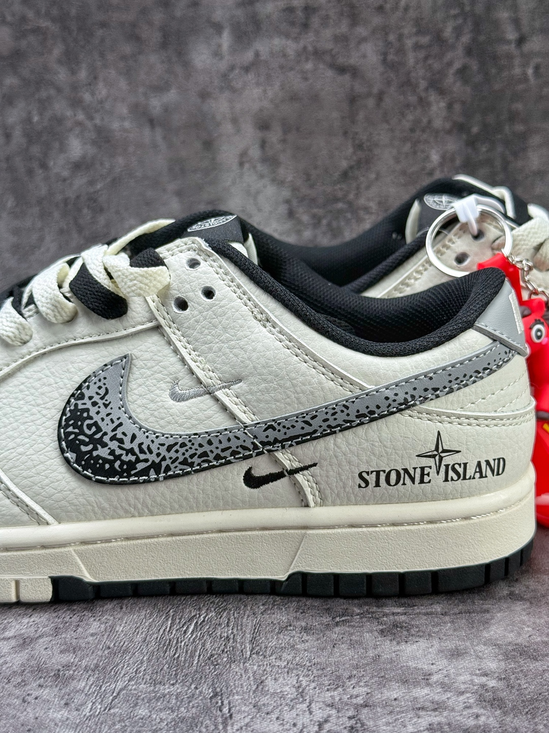 Nike SB Dunk Low 马年限定 x Stone Island 白黑三小勾 JX6988-101
