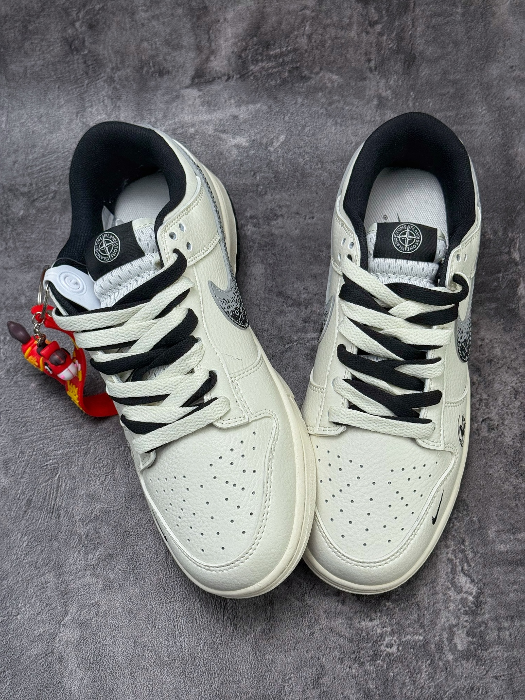 Nike SB Dunk Low 马年限定 x Stone Island 白黑三小勾 JX6988-101