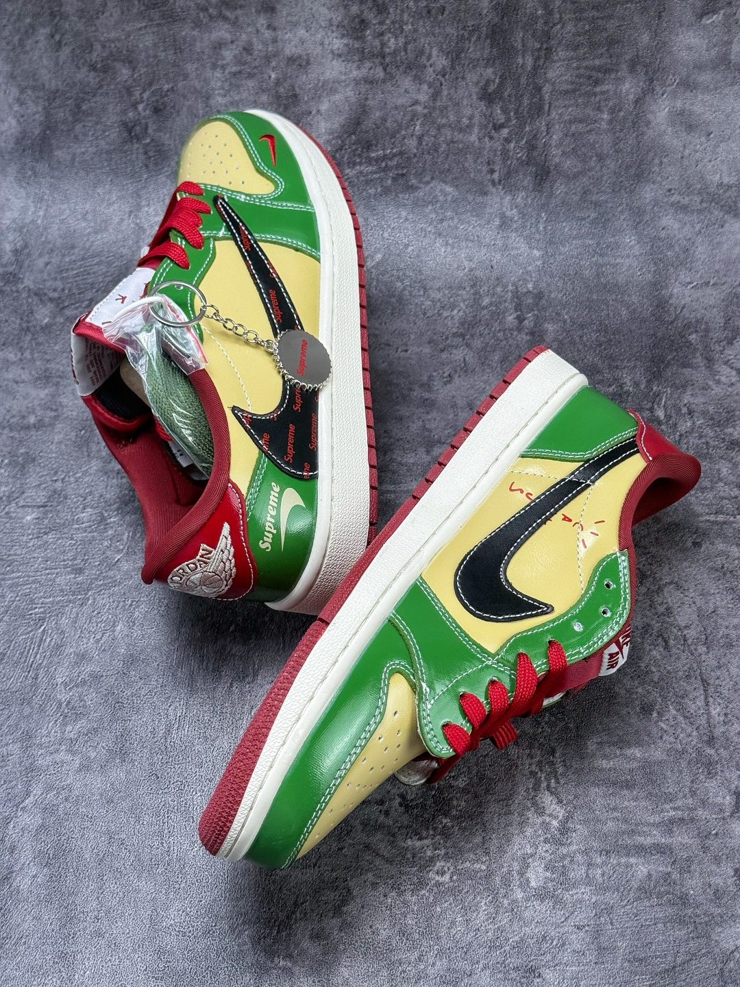 Travis Scott x Nike Air Jordan 1 Low x superme Air Jordan 1 Low 反转绿棕红小勾倒钩 纯原版本 XB1979-027-Top High Quatity Cheap Sneakers Fashion Clothing Clothes Bags handbags Shoes of all Brand wholesale With The best Quality And Beautiful Price from China Factory Chinese suppliers wholesaler seller Travis Scott x Nike Air Jordan 1 Low x superme Air Jordan 1 Low 反转绿棕红小勾倒钩 纯原版本 XB1979-027