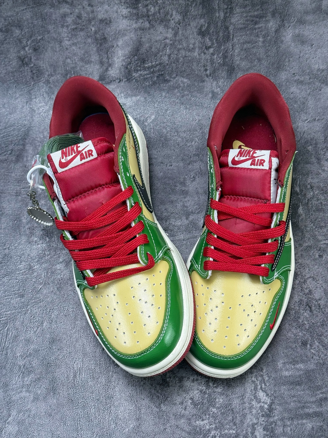 Travis Scott x Nike Air Jordan 1 Low x superme Air Jordan 1 Low 反转绿棕红小勾倒钩 纯原版本 XB1979-027-Top High Quatity Cheap Sneakers Fashion Clothing Clothes Bags handbags Shoes of all Brand wholesale With The best Quality And Beautiful Price from China Factory Chinese suppliers wholesaler seller Travis Scott x Nike Air Jordan 1 Low x superme Air Jordan 1 Low 反转绿棕红小勾倒钩 纯原版本 XB1979-027