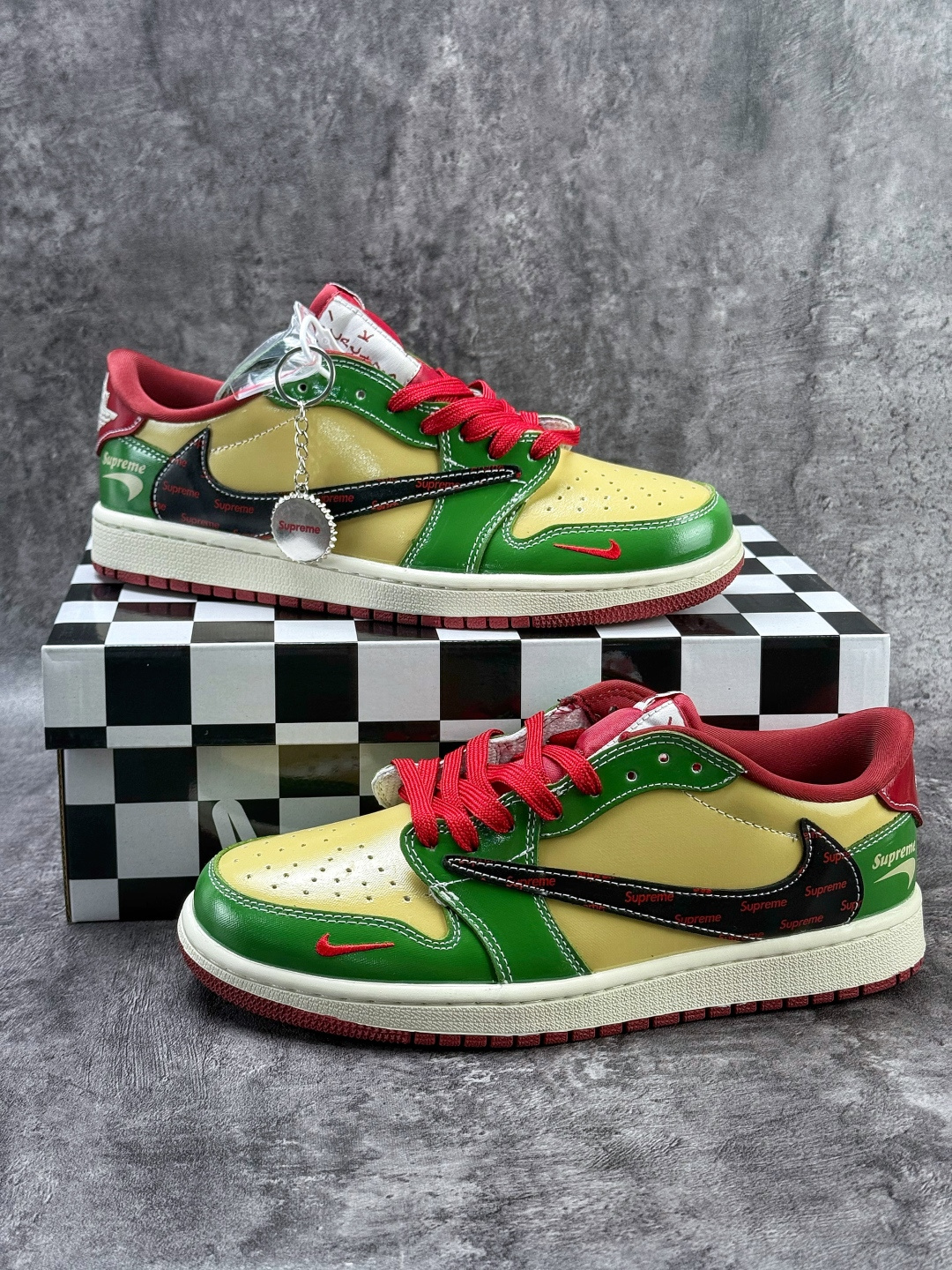 Travis Scott x Nike Air Jordan 1 Low x superme Air Jordan 1 Low 反转绿棕红小勾倒钩 纯原版本 XB1979-027-Top High Quatity Cheap Sneakers Fashion Clothing Clothes Bags handbags Shoes of all Brand wholesale With The best Quality And Beautiful Price from China Factory Chinese suppliers wholesaler seller Travis Scott x Nike Air Jordan 1 Low x superme Air Jordan 1 Low 反转绿棕红小勾倒钩 纯原版本 XB1979-027