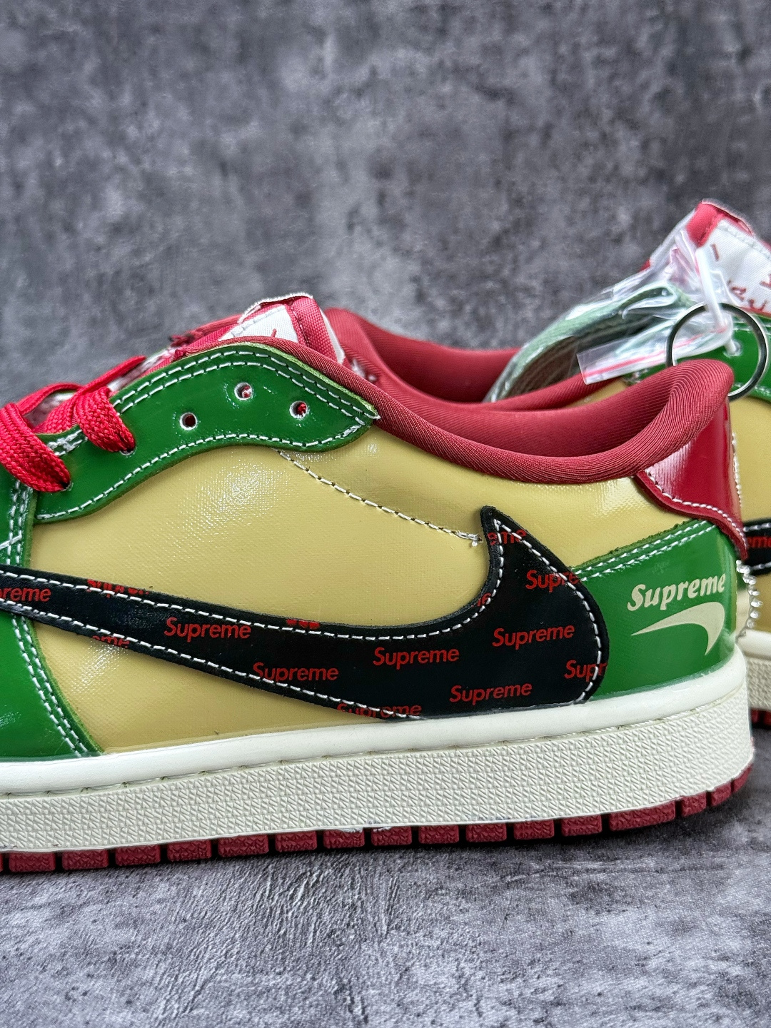 Travis Scott x Nike Air Jordan 1 Low x superme Air Jordan 1 Low 反转绿棕红小勾倒钩 纯原版本 XB1979-027-Top High Quatity Cheap Sneakers Fashion Clothing Clothes Bags handbags Shoes of all Brand wholesale With The best Quality And Beautiful Price from China Factory Chinese suppliers wholesaler seller Travis Scott x Nike Air Jordan 1 Low x superme Air Jordan 1 Low 反转绿棕红小勾倒钩 纯原版本 XB1979-027