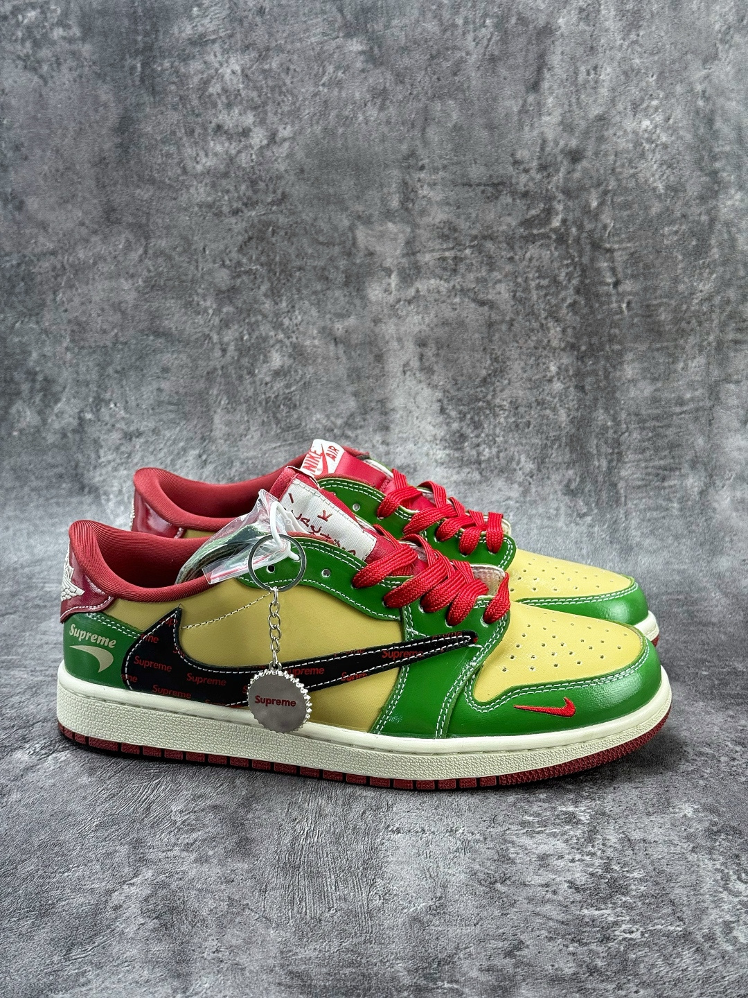 Travis Scott x Nike Air Jordan 1 Low x superme Air Jordan 1 Low 反转绿棕红小勾倒钩 纯原版本 XB1979-027-Top High Quatity Cheap Sneakers Fashion Clothing Clothes Bags handbags Shoes of all Brand wholesale With The best Quality And Beautiful Price from China Factory Chinese suppliers wholesaler seller Travis Scott x Nike Air Jordan 1 Low x superme Air Jordan 1 Low 反转绿棕红小勾倒钩 纯原版本 XB1979-027