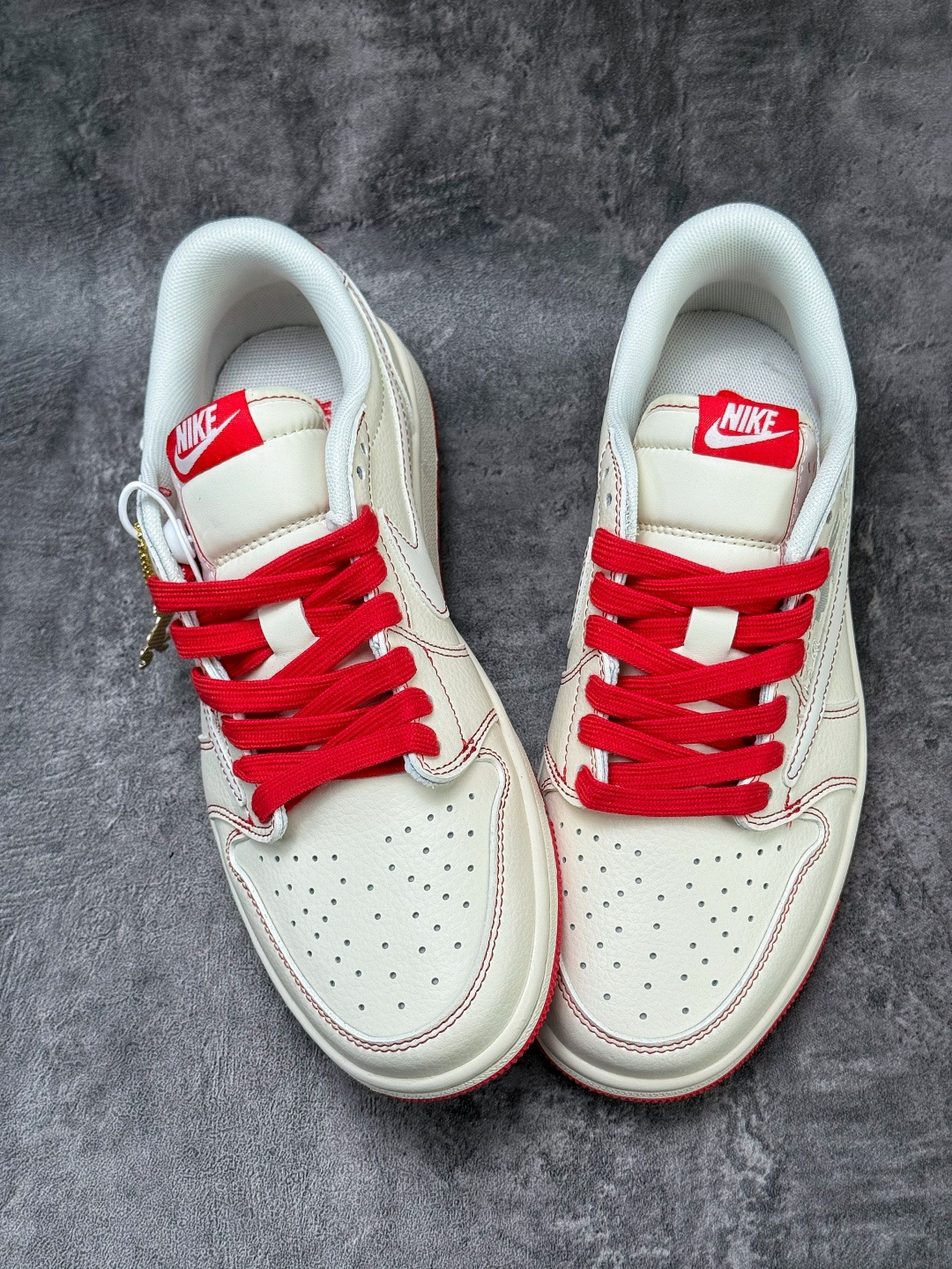 Travis Scott x Nike Air Jordan 1 Low 马年限定 Air Jordan 1 Low 反转白红倒钩 纯原版本 XT6998-159-Top High Quatity Cheap Sneakers Fashion Clothing Clothes Bags handbags Shoes of all Brand wholesale With The best Quality And Beautiful Price from China Factory Chinese suppliers wholesaler seller Travis Scott x Nike Air Jordan 1 Low 马年限定 Air Jordan 1 Low 反转白红倒钩 纯原版本 XT6998-159