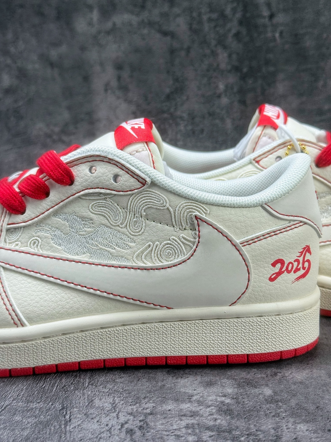 Travis Scott x Nike Air Jordan 1 Low 马年限定 Air Jordan 1 Low 反转白红倒钩 纯原版本 XT6998-159-Top High Quatity Cheap Sneakers Fashion Clothing Clothes Bags handbags Shoes of all Brand wholesale With The best Quality And Beautiful Price from China Factory Chinese suppliers wholesaler seller Travis Scott x Nike Air Jordan 1 Low 马年限定 Air Jordan 1 Low 反转白红倒钩 纯原版本 XT6998-159