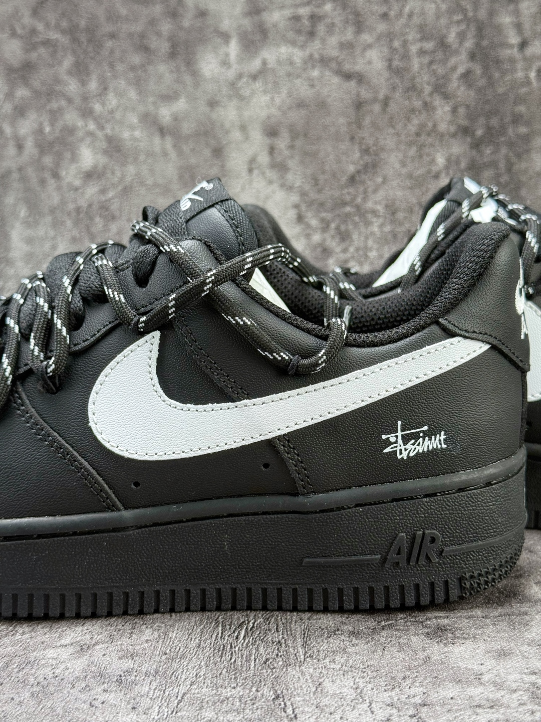 220 Nike Air Force 1 Low 07 x Stussy 黑白绑带 FZ0627-010