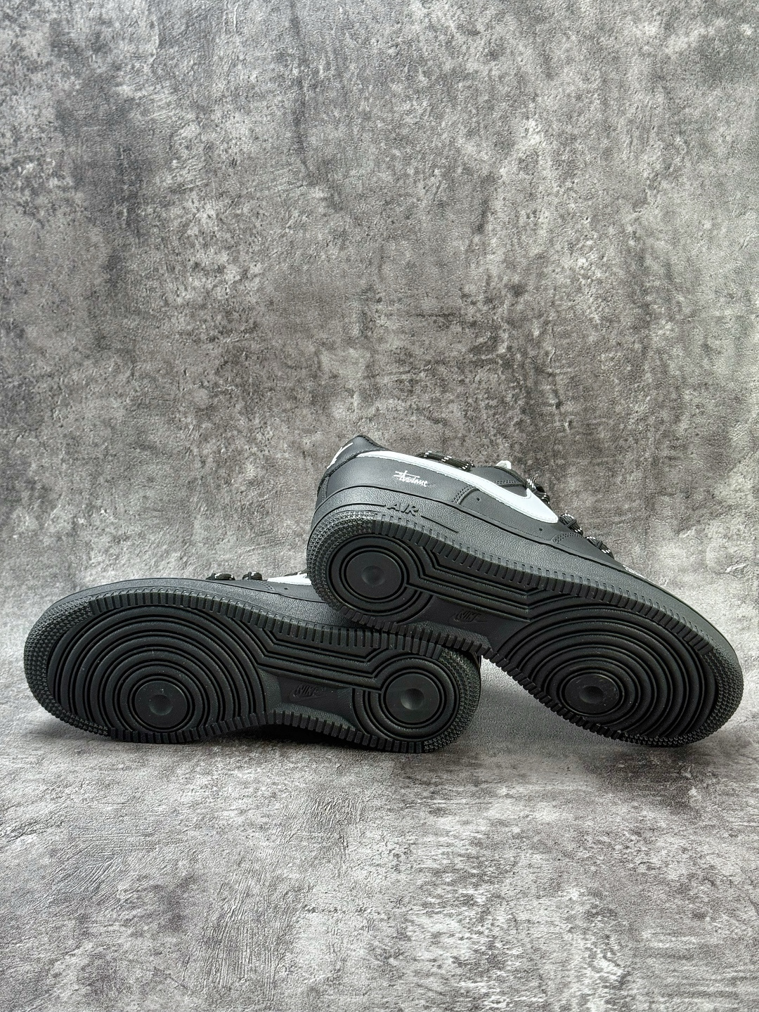 220 Nike Air Force 1 Low 07 x Stussy 黑白绑带 FZ0627-010
