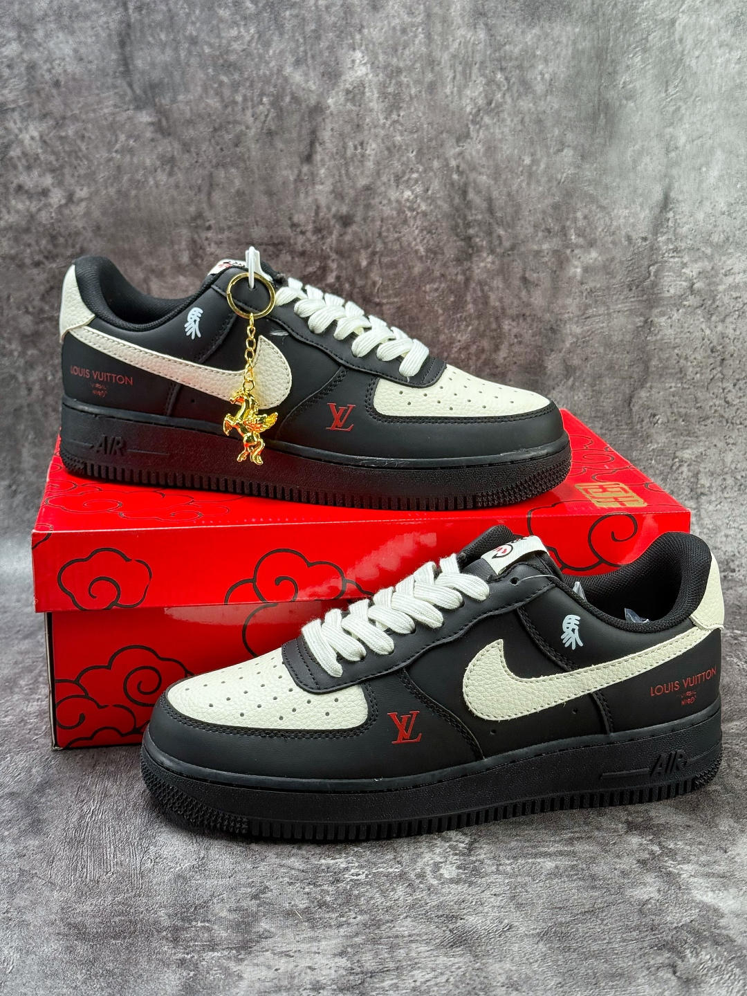 210 Nike Air Force 1 Low 07 马年限定 x Louis Vuitton 黑白 FV3694-104