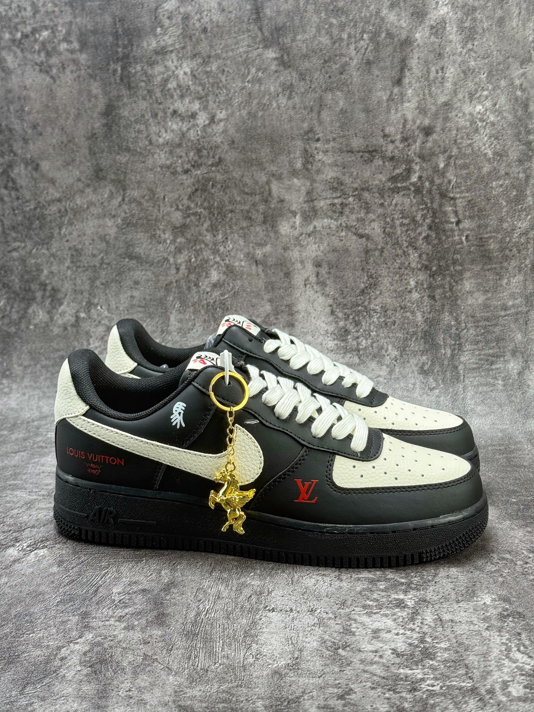210 Nike Air Force 1 Low 07 马年限定 x Louis Vuitton 黑白 FV3694-104