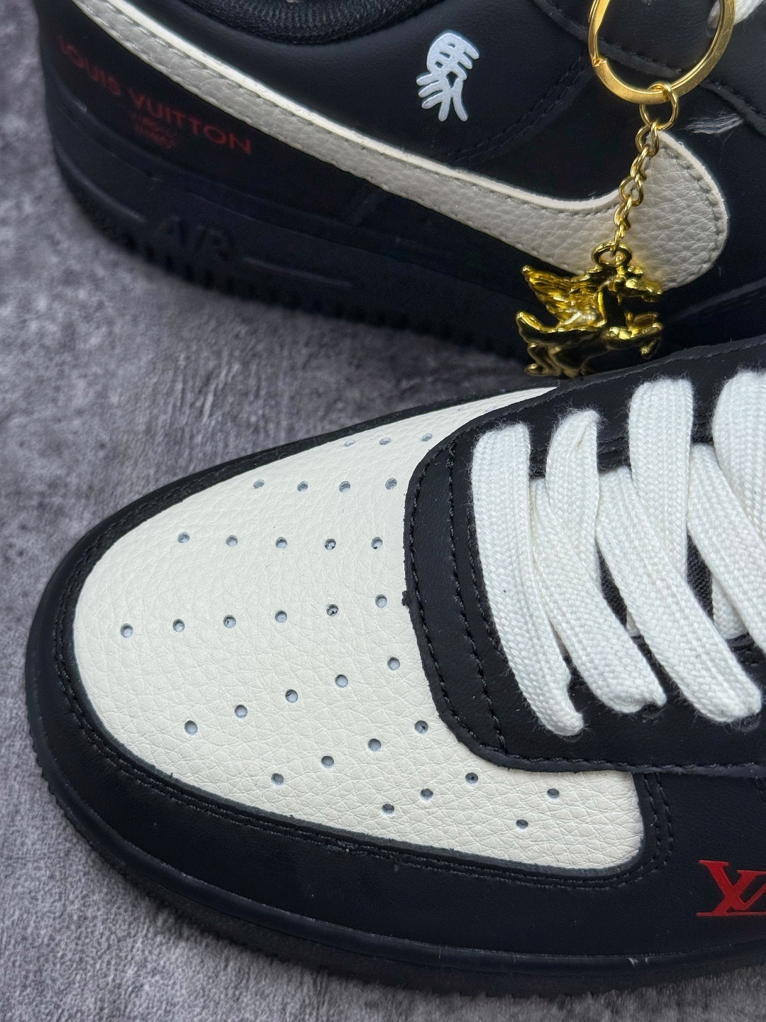 210 Nike Air Force 1 Low 07 马年限定 x Louis Vuitton 黑白 FV3694-104
