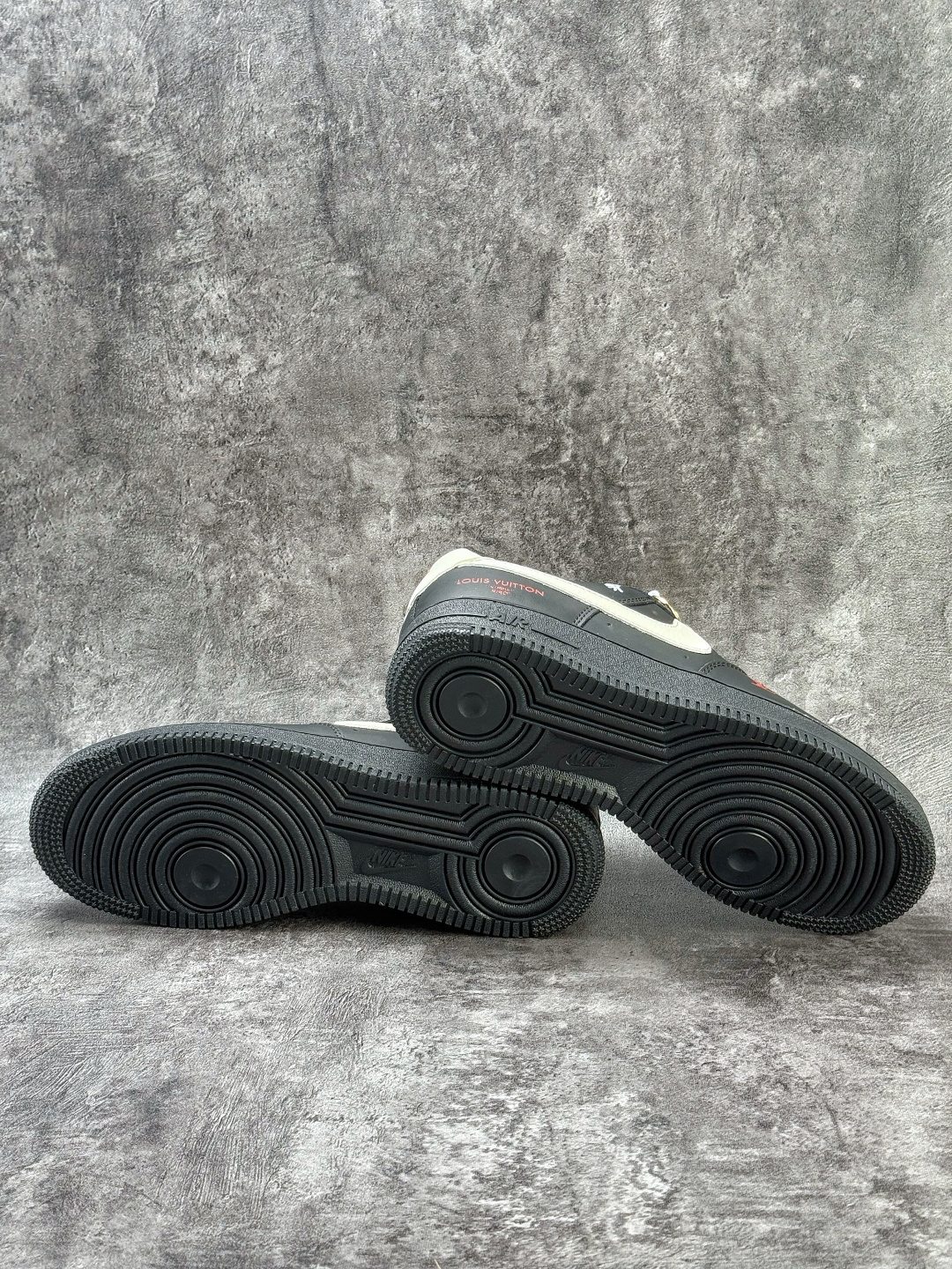 210 Nike Air Force 1 Low 07 马年限定 x Louis Vuitton 黑白 FV3694-104