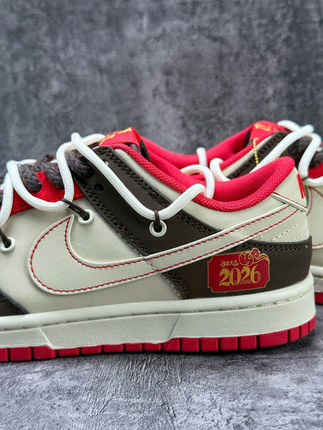 250 Nike SB Dunk Low 马年限定 棕白红小勾 YX5066-C68
