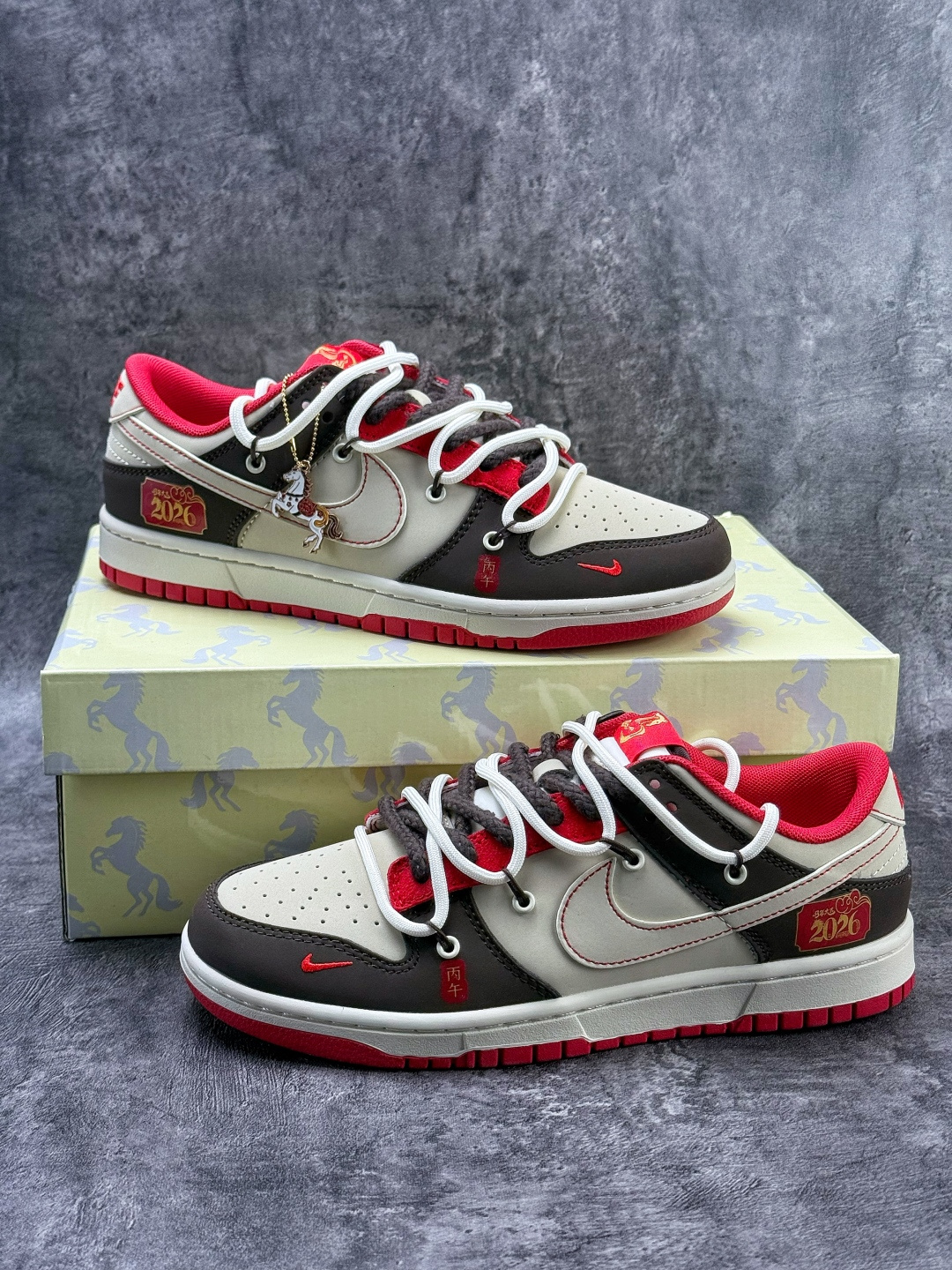 250 Nike SB Dunk Low 马年限定 棕白红小勾 YX5066-C68