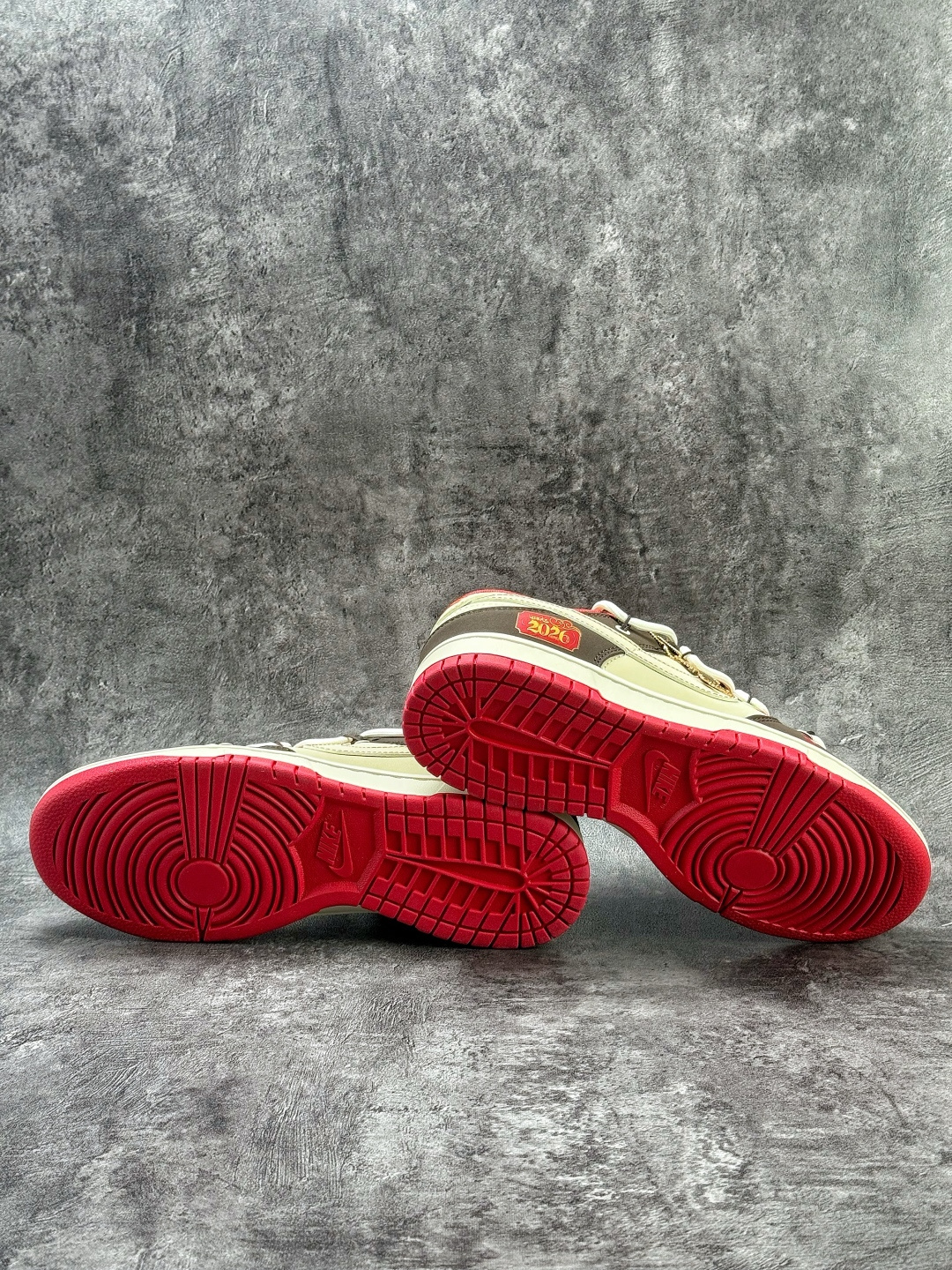 250 Nike SB Dunk Low 马年限定 棕白红小勾 YX5066-C68