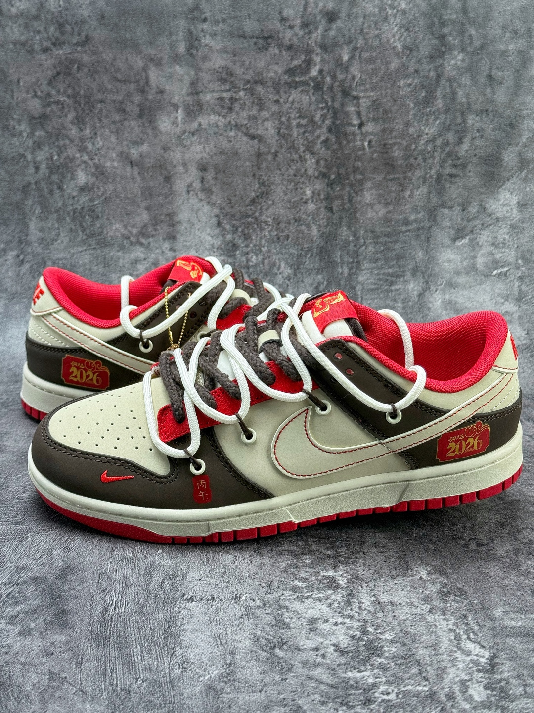 250 Nike SB Dunk Low 马年限定 棕白红小勾 YX5066-C68