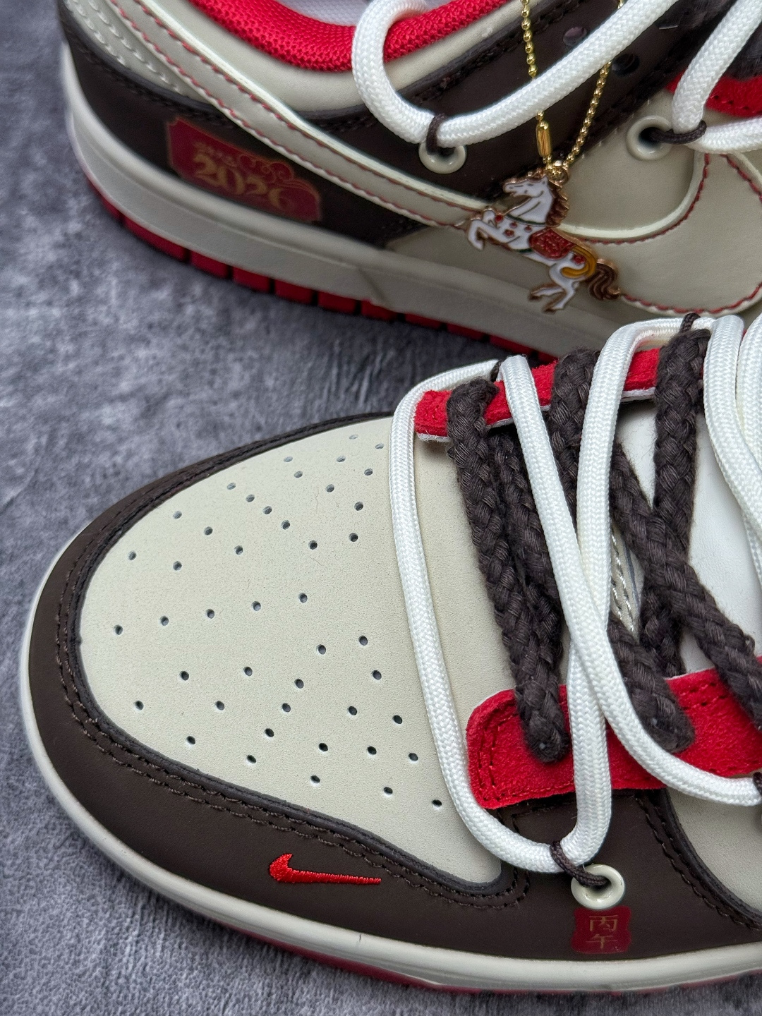 250 Nike SB Dunk Low 马年限定 棕白红小勾 YX5066-C68