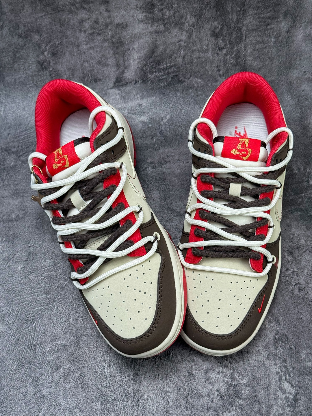 250 Nike SB Dunk Low 马年限定 棕白红小勾 YX5066-C68