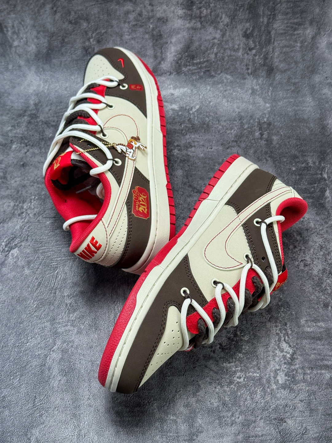 250 Nike SB Dunk Low 马年限定 棕白红小勾 YX5066-C68