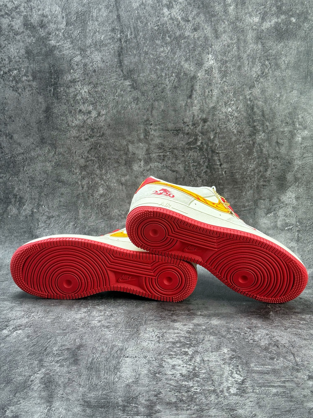 210 Nike Air Force 1 Low 07 马年限定 灰白红小勾 XT6998-140-Chinese UA Cheap High Quatity Brand Clothes Bags handbags Sneakers wholesale wholesaler seller from China Factory suppliers Fashion Clothing Shoes best Quality Beautiful Price 210 Nike Air Force 1 Low 07 马年限定 灰白红小勾 XT6998-140