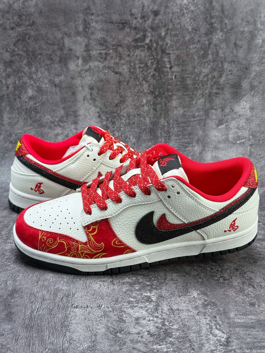 220 Nike SB Dunk Low 马年限定 红白双大勾满天星 XD6188-053-Chinese UA Cheap High Quatity Brand Clothes Bags handbags Sneakers wholesale wholesaler seller from China Factory suppliers Fashion Clothing Shoes best Quality Beautiful Price 220 Nike SB Dunk Low 马年限定 红白双大勾满天星 XD6188-053