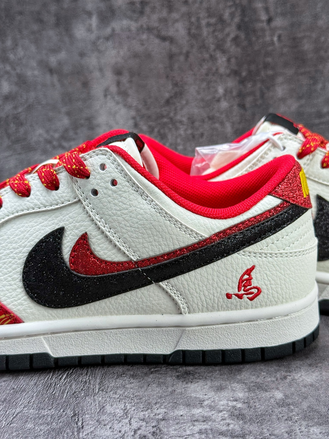 220 Nike SB Dunk Low 马年限定 红白双大勾满天星 XD6188-053-Chinese UA Cheap High Quatity Brand Clothes Bags handbags Sneakers wholesale wholesaler seller from China Factory suppliers Fashion Clothing Shoes best Quality Beautiful Price 220 Nike SB Dunk Low 马年限定 红白双大勾满天星 XD6188-053