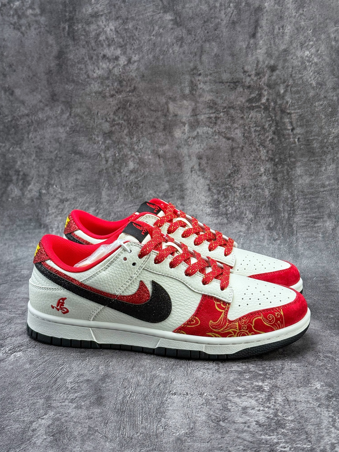 220 Nike SB Dunk Low 马年限定 红白双大勾满天星 XD6188-053-Chinese UA Cheap High Quatity Brand Clothes Bags handbags Sneakers wholesale wholesaler seller from China Factory suppliers Fashion Clothing Shoes best Quality Beautiful Price 220 Nike SB Dunk Low 马年限定 红白双大勾满天星 XD6188-053