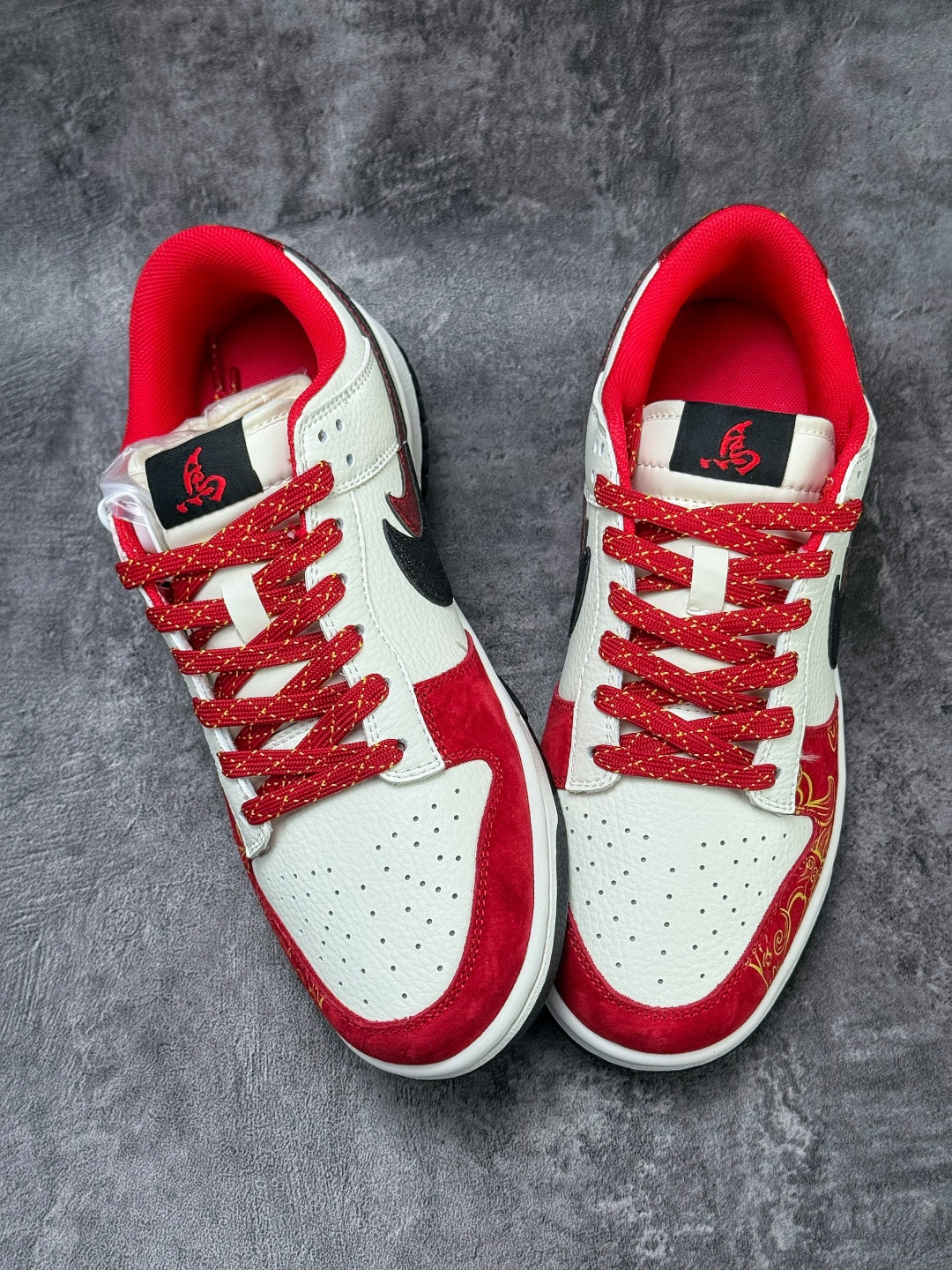 220 Nike SB Dunk Low 马年限定 红白双大勾满天星 XD6188-053-Chinese UA Cheap High Quatity Brand Clothes Bags handbags Sneakers wholesale wholesaler seller from China Factory suppliers Fashion Clothing Shoes best Quality Beautiful Price 220 Nike SB Dunk Low 马年限定 红白双大勾满天星 XD6188-053