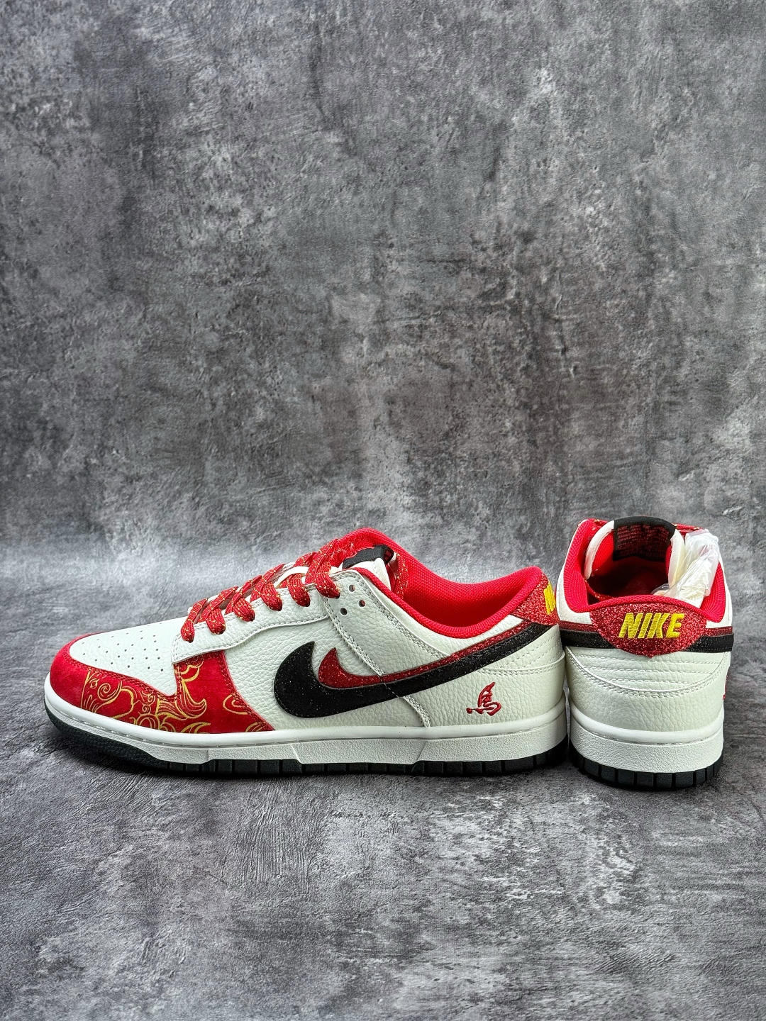 220 Nike SB Dunk Low 马年限定 红白双大勾满天星 XD6188-053-Chinese UA Cheap High Quatity Brand Clothes Bags handbags Sneakers wholesale wholesaler seller from China Factory suppliers Fashion Clothing Shoes best Quality Beautiful Price 220 Nike SB Dunk Low 马年限定 红白双大勾满天星 XD6188-053