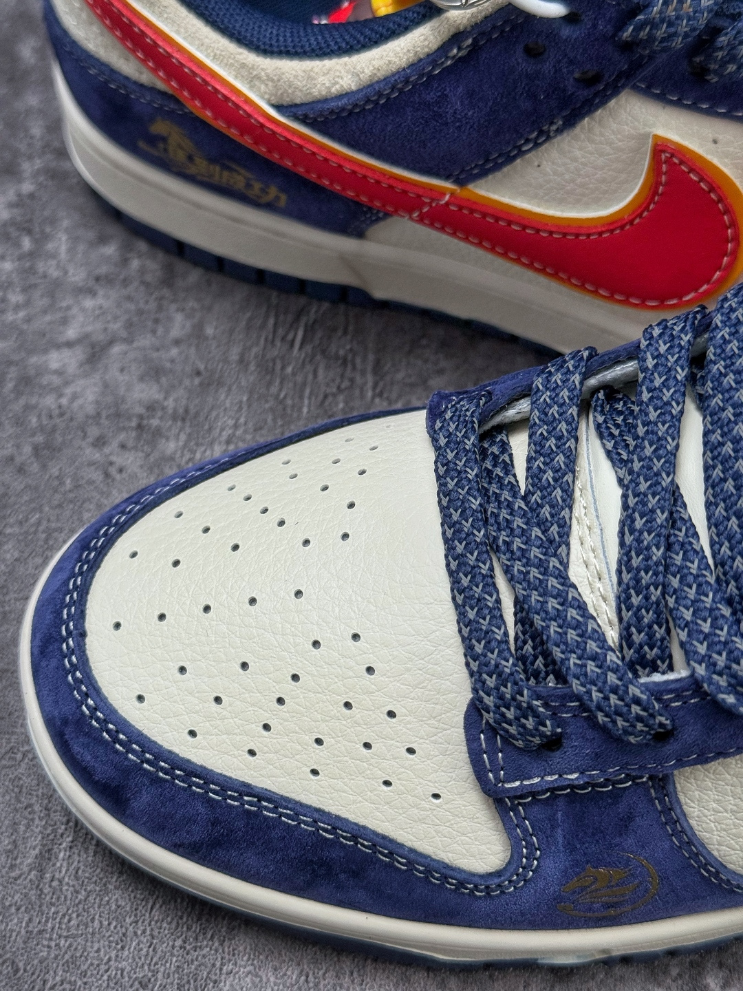 220 Nike SB Dunk Low 马年限定 蓝白红满天星 LX1988-818-Chinese UA Cheap High Quatity Brand Clothes Bags handbags Sneakers wholesale wholesaler seller from China Factory suppliers Fashion Clothing Shoes best Quality Beautiful Price 220 Nike SB Dunk Low 马年限定 蓝白红满天星 LX1988-818