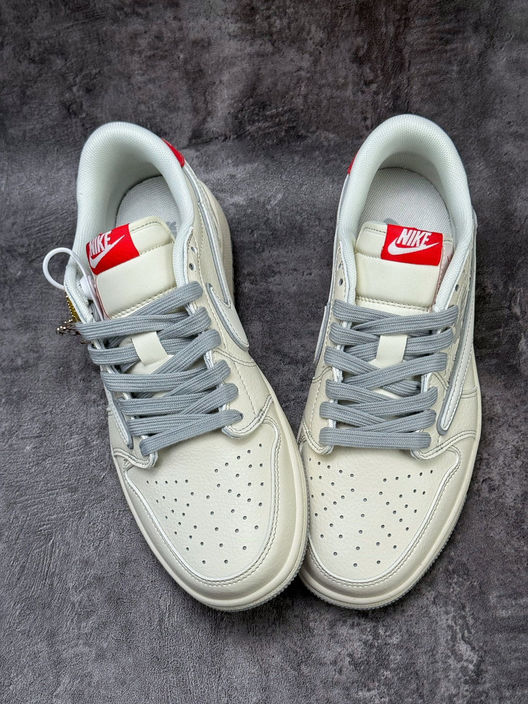 220 Travis Scott x Nike Air Jordan 1 Low 马年限定 Air Jordan 1 Low 反转白灰红倒钩 纯原版本 XT6998-160-Chinese UA Cheap High Quatity Brand Clothes Bags handbags Sneakers wholesale wholesaler seller from China Factory suppliers Fashion Clothing Shoes best Quality Beautiful Price 220 Travis Scott x Nike Air Jordan 1 Low 马年限定 Air Jordan 1 Low 反转白灰红倒钩 纯原版本 XT6998-160
