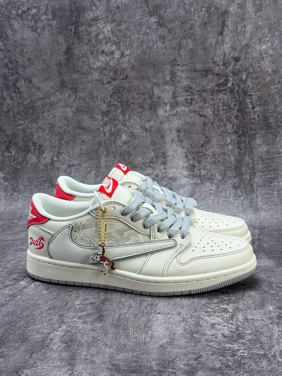 220 Travis Scott x Nike Air Jordan 1 Low 马年限定 Air Jordan 1 Low 反转白灰红倒钩 纯原版本 XT6998-160-Chinese UA Cheap High Quatity Brand Clothes Bags handbags Sneakers wholesale wholesaler seller from China Factory suppliers Fashion Clothing Shoes best Quality Beautiful Price 220 Travis Scott x Nike Air Jordan 1 Low 马年限定 Air Jordan 1 Low 反转白灰红倒钩 纯原版本 XT6998-160
