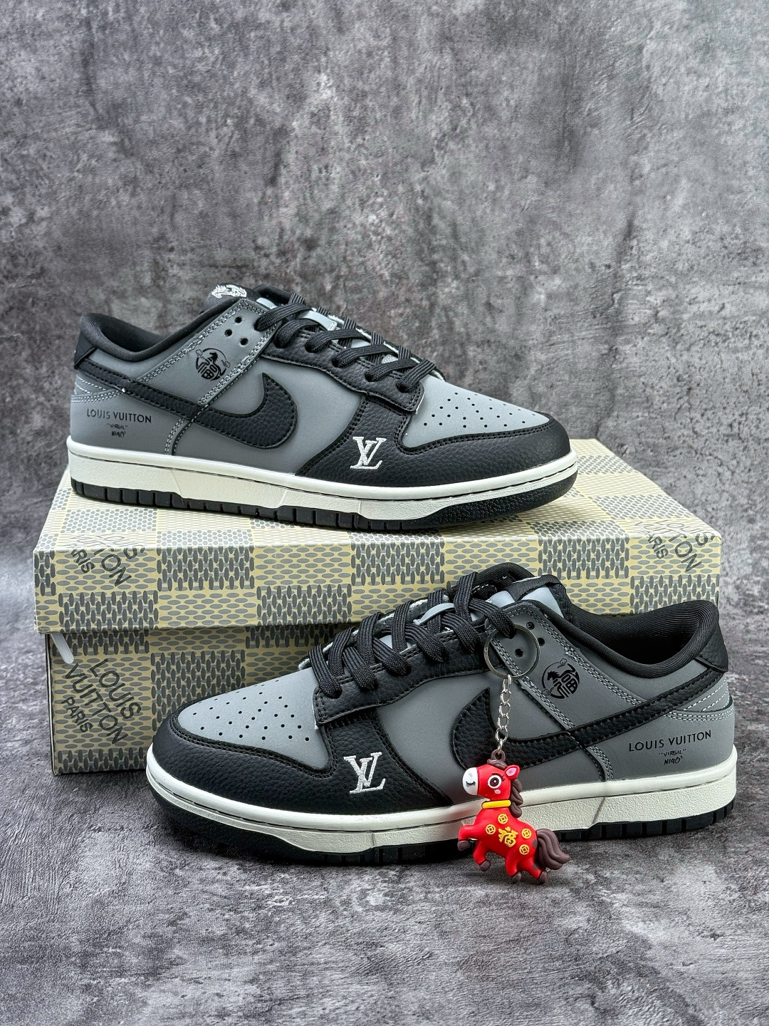 230 Nike SB Dunk Low 马年限定 x Louis Vuitton 黑灰 NH0601-481-Chinese UA Cheap High Quatity Brand Clothes Bags handbags Sneakers wholesale wholesaler seller from China Factory suppliers Fashion Clothing Shoes best Quality Beautiful Price 230 Nike SB Dunk Low 马年限定 x Louis Vuitton 黑灰 NH0601-481